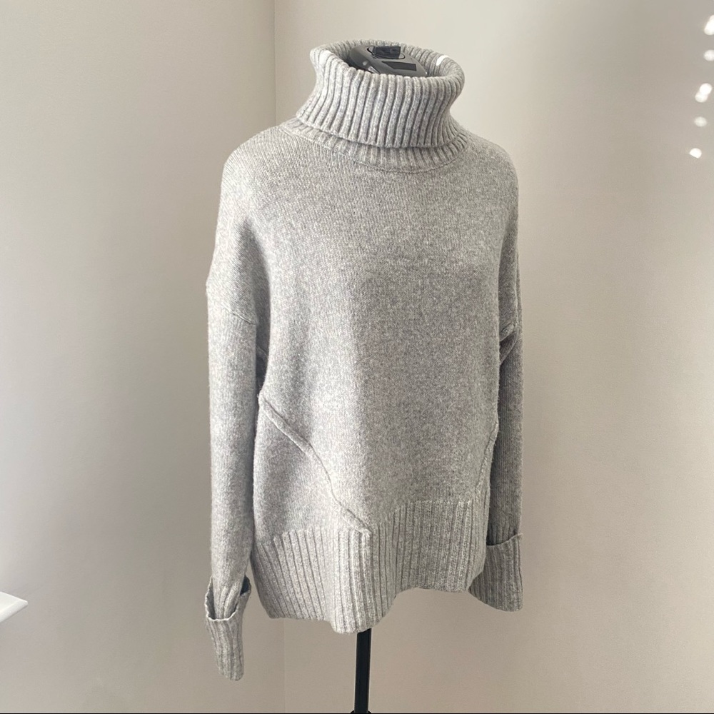 Pre-owned, great condition, grey knit sweater